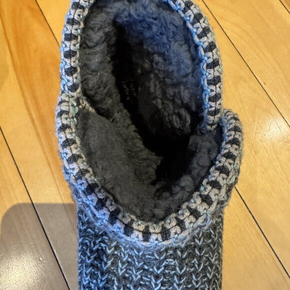 Muk Luks Slippers - New Size 5-6 - Picture 3 of 4